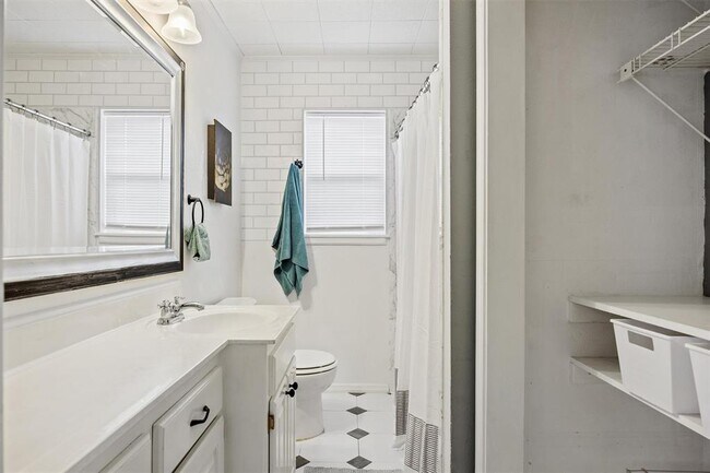 Building Photo - 1118 Fisher St