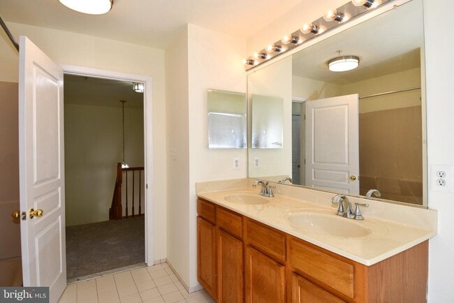 Building Photo - 8784 Lincoln St