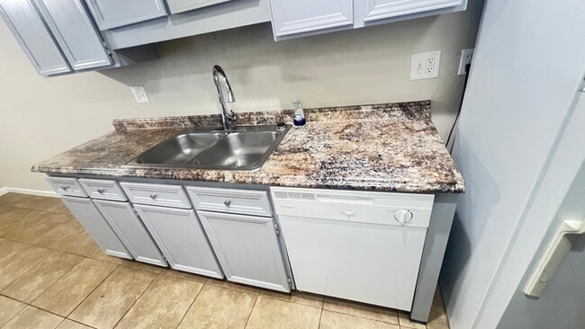 Building Photo - 6008 W Townley Ave