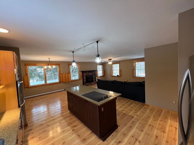 Building Photo - 2-12 Yvonne St