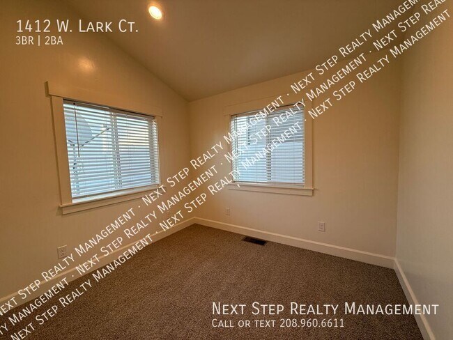 Building Photo - 1412 W Lark Ct
