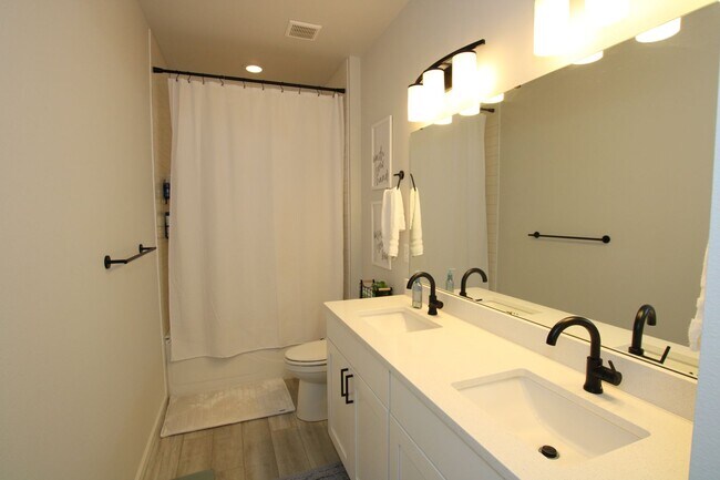 Building Photo - Stunning 3-Bedroom Gig Harbor Home with Bonus Room & A/C