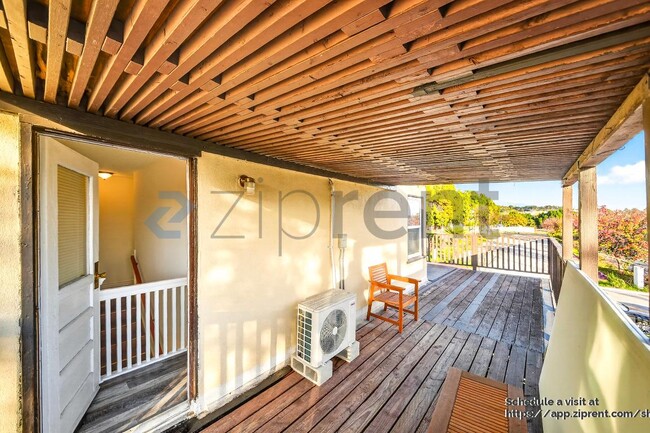 Building Photo - 1255 Del Rey Ave