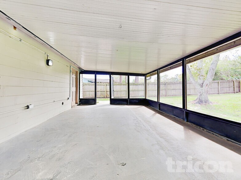 Building Photo - 2659 Pinewood Blvd E