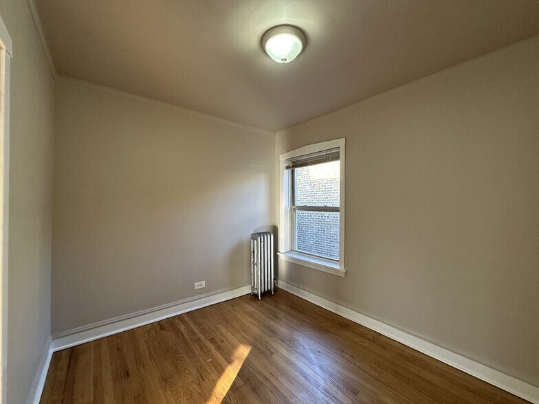 Building Photo - 4027 W Melrose St