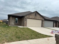 Building Photo - Beautiful New Duplex!