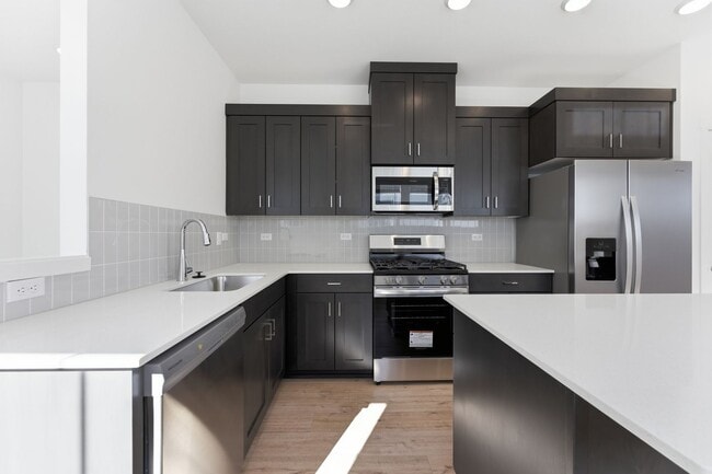 Building Photo - Modern Retreat in Reed’s Crossing