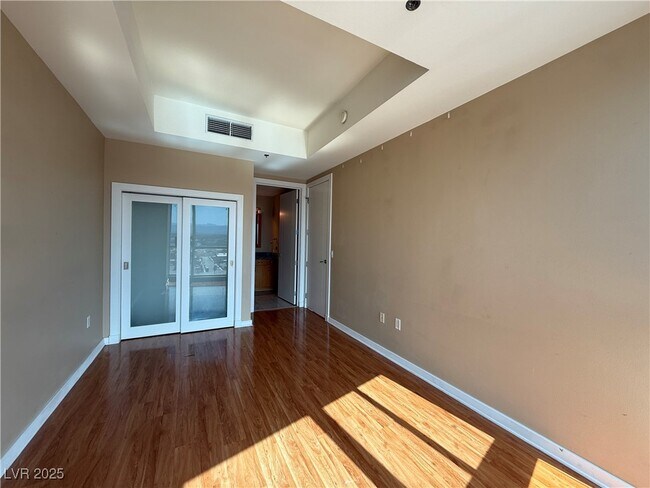 Building Photo - 4575 Dean Martin Dr