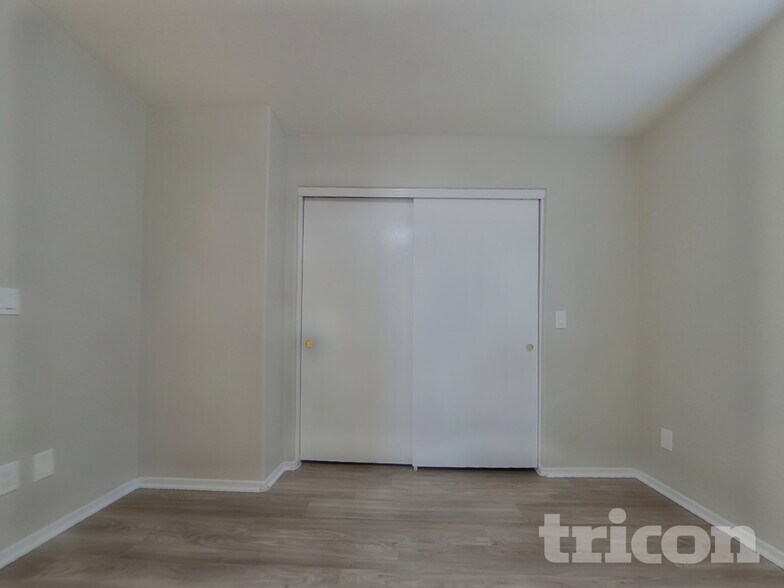 Building Photo - 10791 W Rio Vista Ln