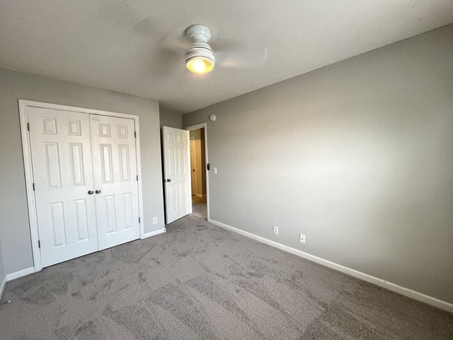 Building Photo - Great townhouse for rent in Murfreesboro!