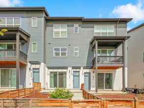 Building Photo - $2,950 - 2 Bed, 2.5 Bath Townhome in Broom...