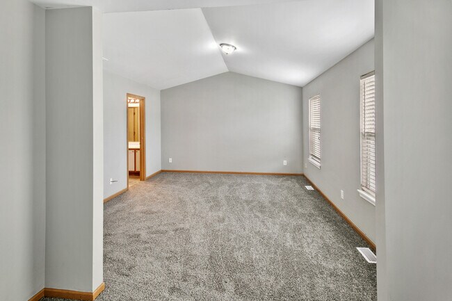 Building Photo - 678 Zachary Dr