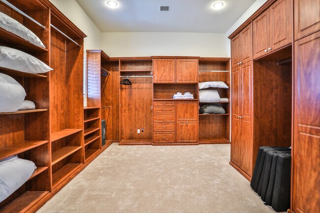 Building Photo - 39520 Colleen Way