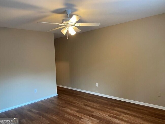 Building Photo - 2207 Surrey Ct