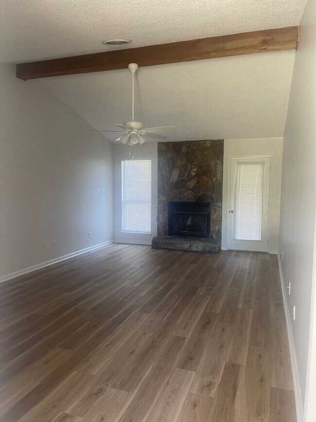 Building Photo - 133 Seminole Ave