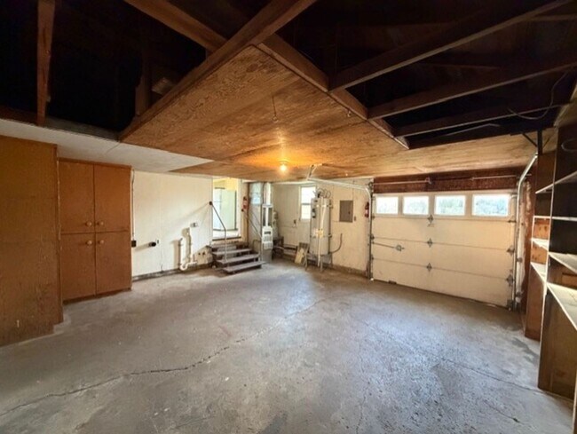 Building Photo - Charming 4 Bedroom ~ 1 Bathroom Home in Southeast Corvallis