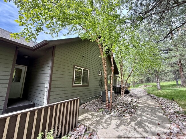 Building Photo - Spacious 4 Bed 3.5 Bath Home in Frenchtown!