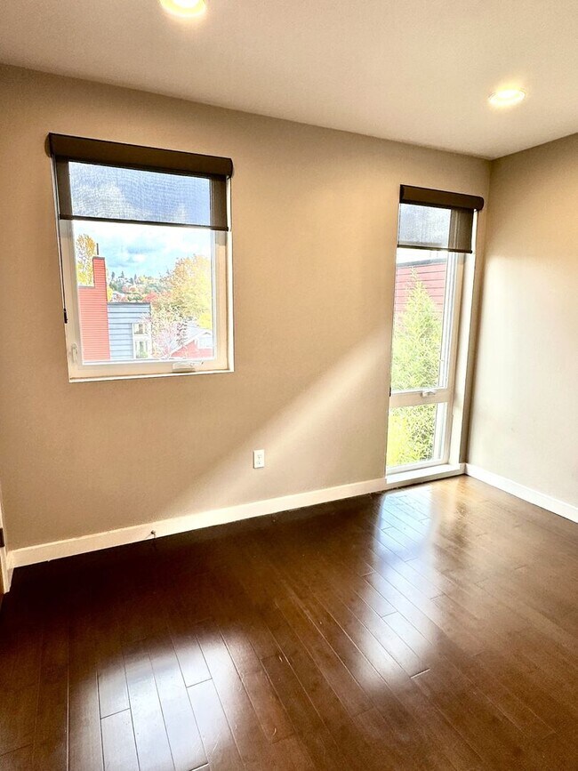 Building Photo - Beacon Hill Townhouse