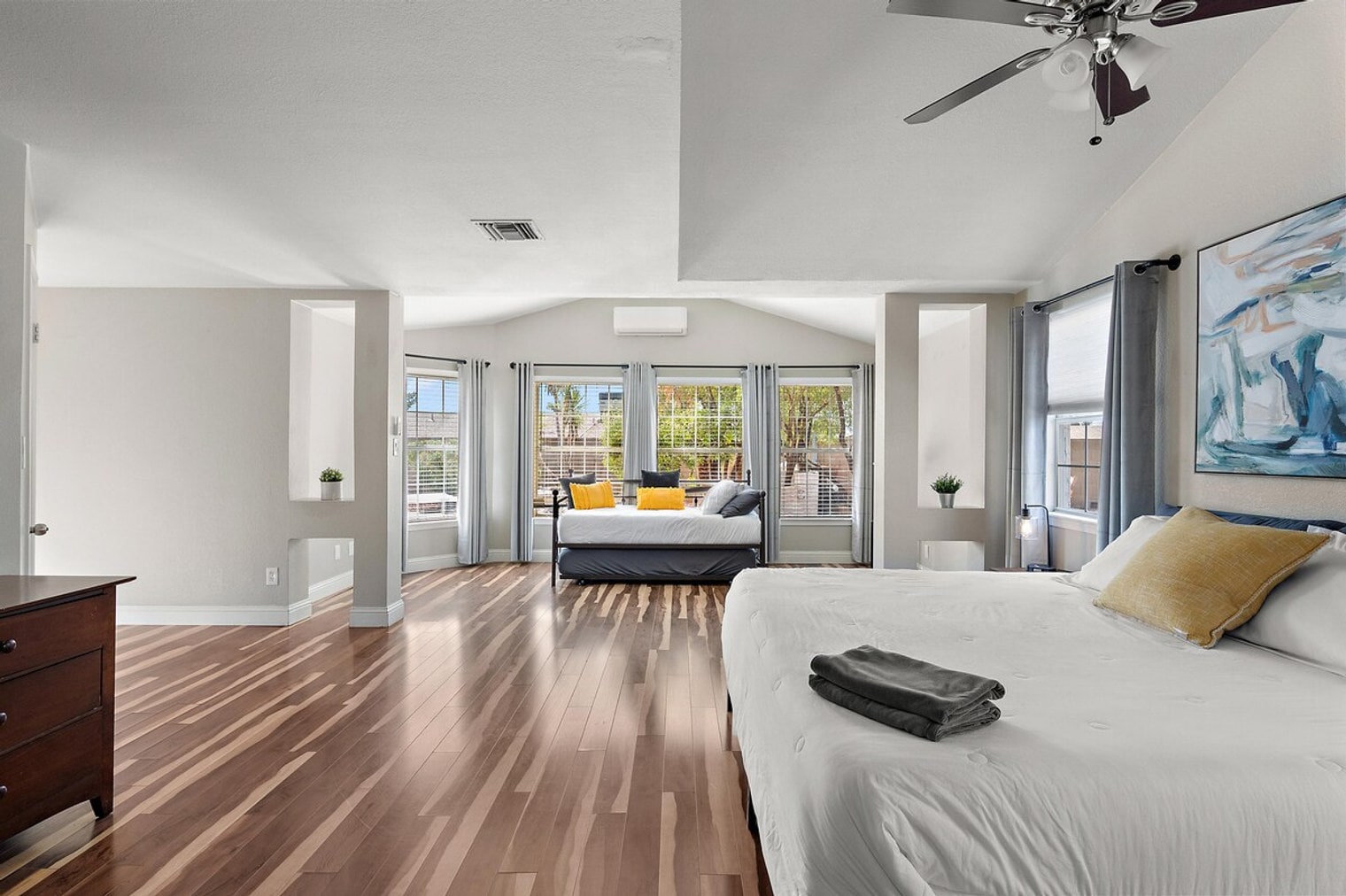 Building Photo - 4329 E Cherokee St