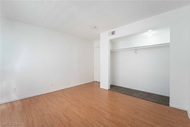 Building Photo - 375 N 15th St