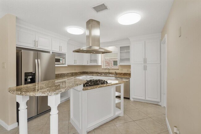 Building Photo - 907 Dominion Dr