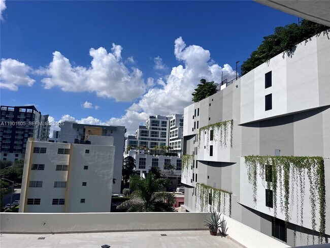 Building Photo - 601 NE 23rd St