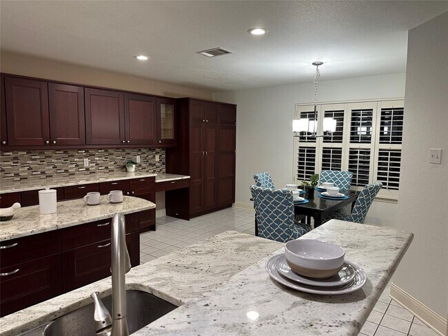 Building Photo - 2805 Cortez Dr
