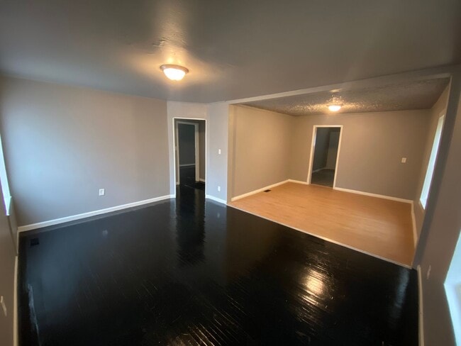 Building Photo - JANUARY MOVE IN SPECIAL!! FIRST MONTH FREE!
