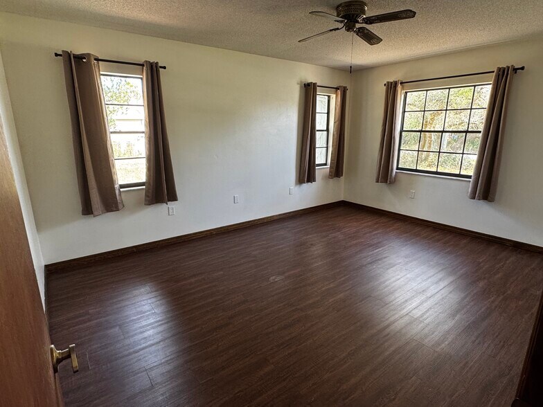 Building Photo - 1065 Altoona Ave