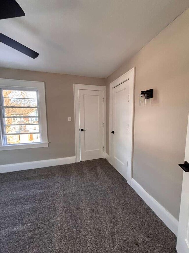 Building Photo - 438 Wales Rd NE