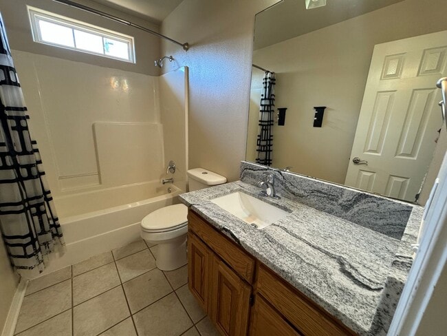 Building Photo - Gorgeous 3-Bedroom Home with Spacious Yard