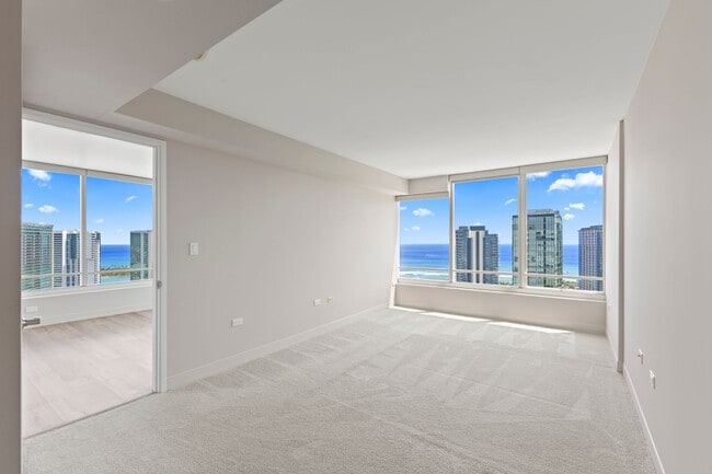 Building Photo - Convenient Urban Living!