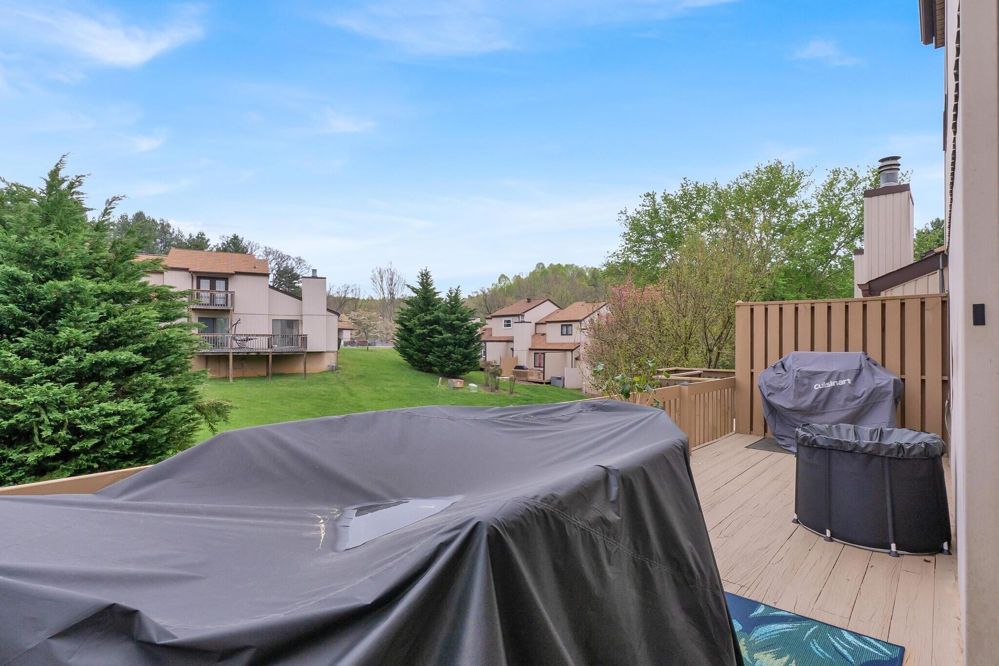 Building Photo - 1060 Pebble Dr