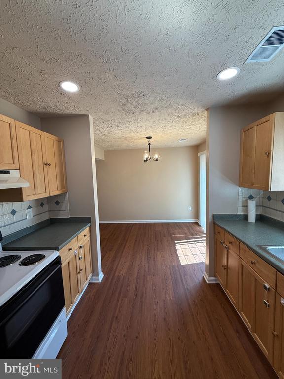 Building Photo - 8625 Reinecke Ct
