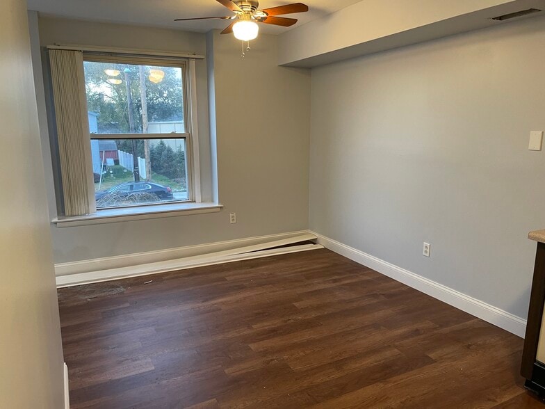Dining Area - 8 Fanelli Ln
