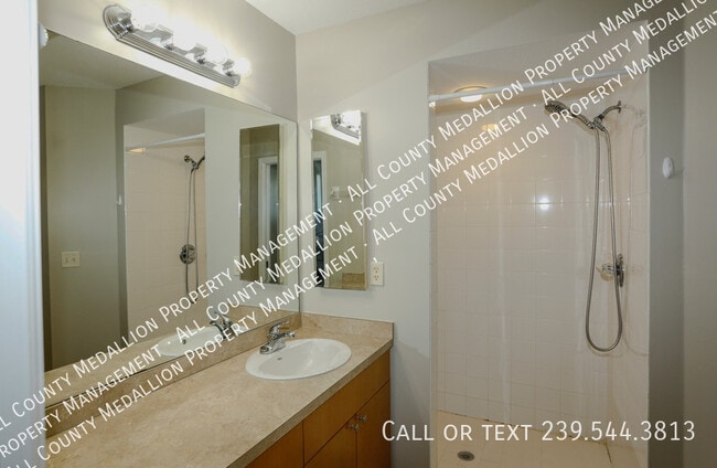 Building Photo - 4112 SW 6th Pl