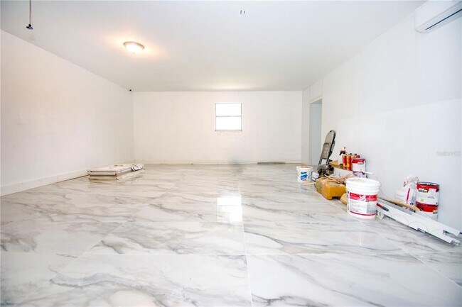 Building Photo - 1504 Hallam Dr