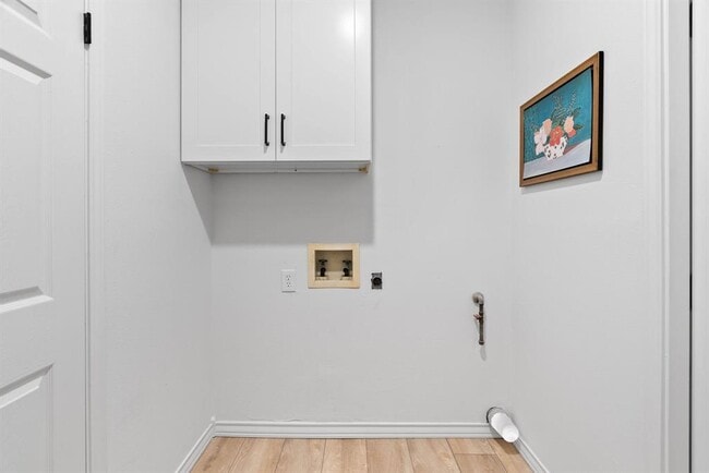 Building Photo - 113 Royal Oaks Dr