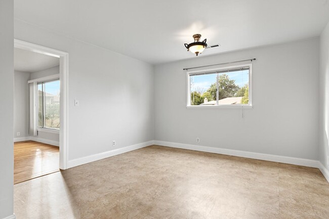 Building Photo - Remodeled  3 Bedroom, 2 Bath Home!