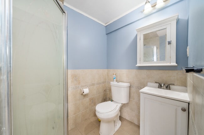 Building Photo - 9 Giles Ave