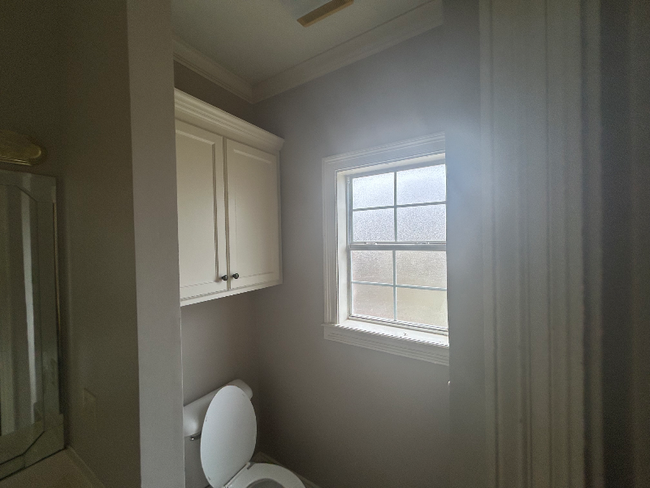 Building Photo - 205 N Rushmore Ln