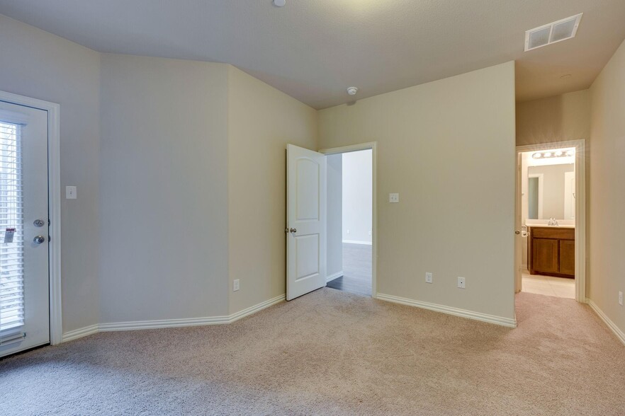 Building Photo - 4411 Samarth St