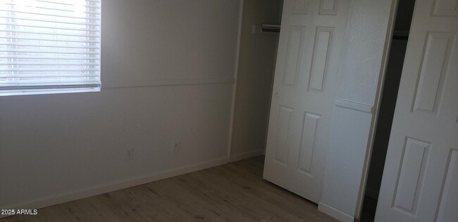 Building Photo - 2001 W Summit Pl