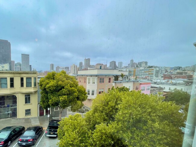 Building Photo - Prime North Beach 3Bed/1Bath with City Vie...