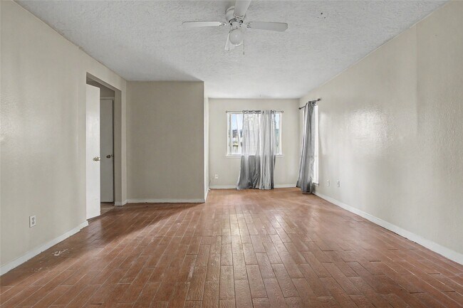 Building Photo - 13119 Hollowcreek Park Dr