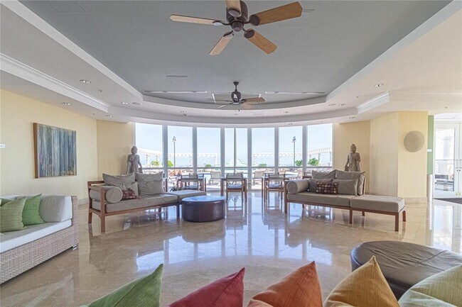 Building Photo - 511 SE 5 Ave