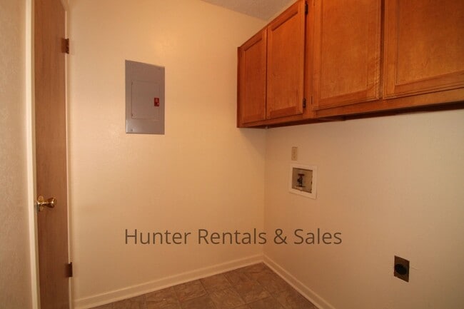 Building Photo - Rent Me Now!