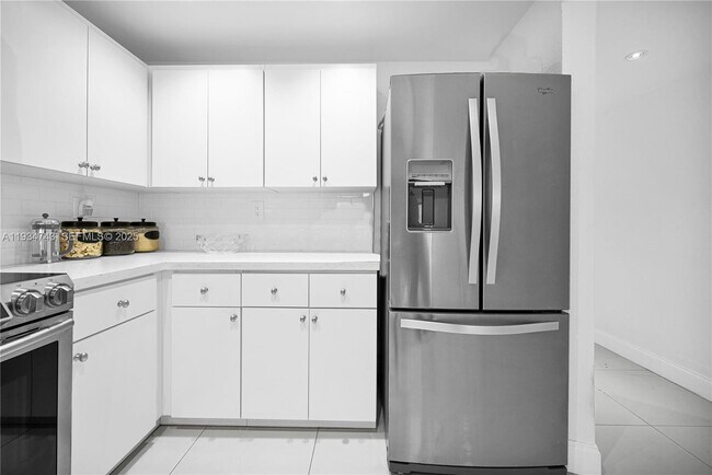 Building Photo - 240 W 68th St