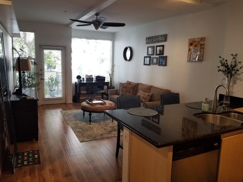 Building Photo - 101 Market St