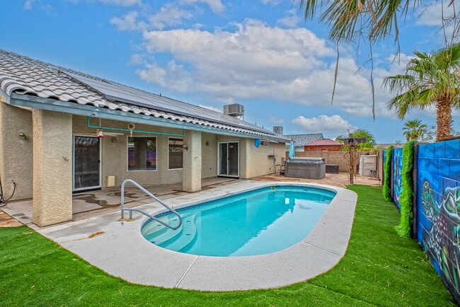 Building Photo - "3-Bedroom, 2-Bathroom Solar Home with a Pool in Mesa Del Sol!"